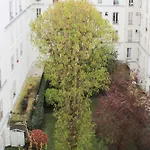 Beautiful Dwelling Overlooking Le Sacre-Coeur