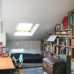 Beautiful Dwelling Overlooking Le Sacre-Coeur