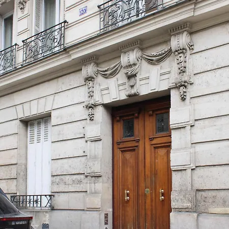 Beautiful Dwelling Overlooking Le Sacre-coeur