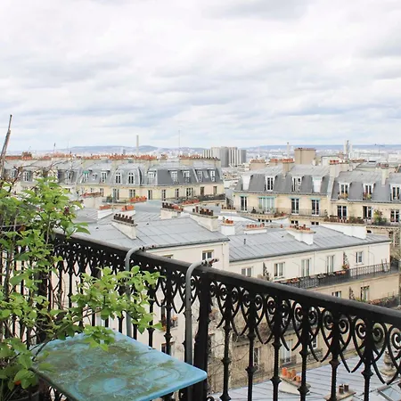 Beautiful Dwelling Overlooking Le Sacre-coeur
